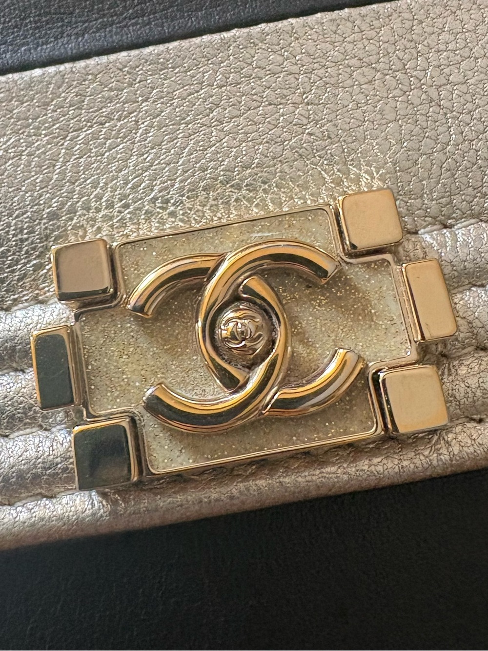 CHANEL Boy Black and metallic Gold Leather Flap Wallet w Gold glitter CC enamel - Picture 2 of 6